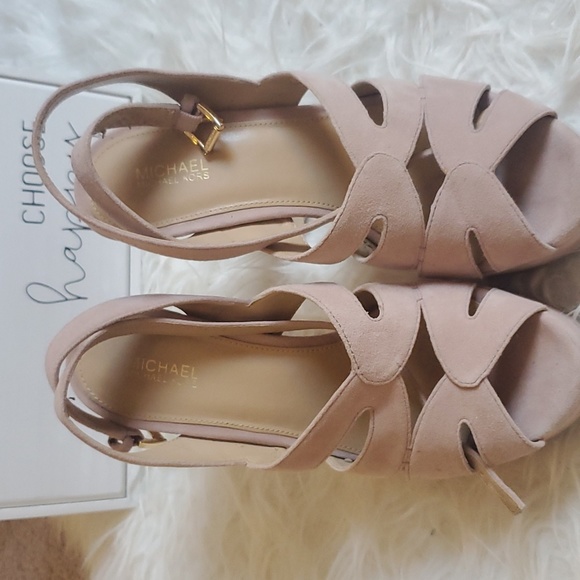 Michael kors heels - Picture 3 of 9